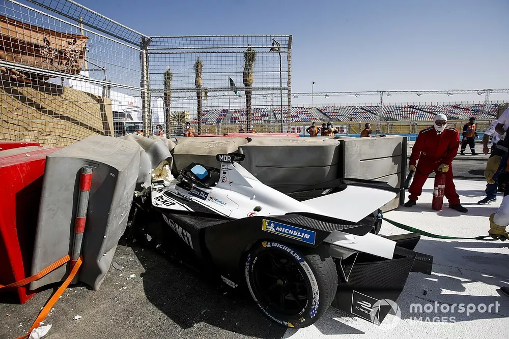 Car of Edoardo Mortara,  Venturi, Silver Arrow 02 after crashing