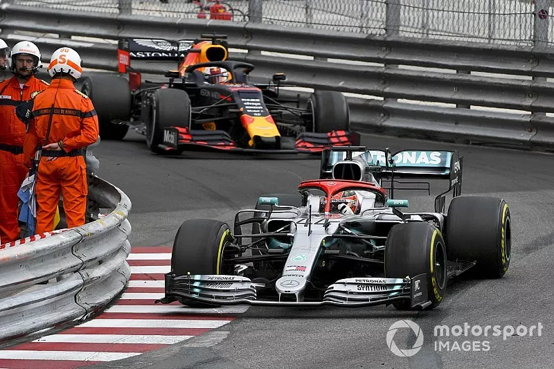 Lewis Hamilton, Mercedes AMG F1 W10 leads Max Verstappen, Red Bull Racing RB15
