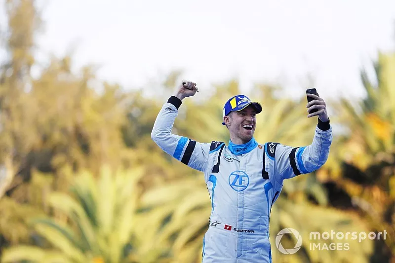 Le troisi&egrave;me, Edoardo Mortara  Venturi Formula E, Venturi VFE05, sur le podium