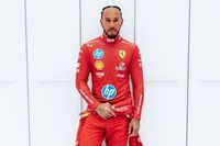 La primera imagen de Lewis Hamilton vestido de Ferrari