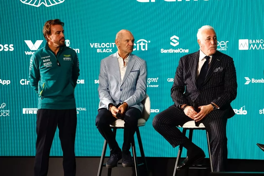 La presentaci&oacute;n de Adrian Newey en Aston Martin.