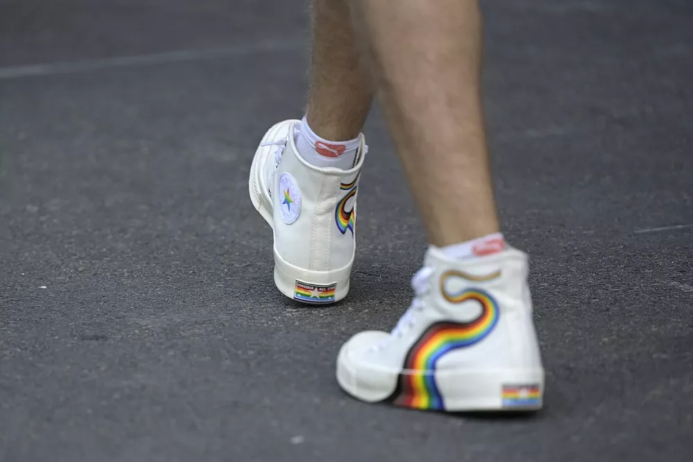 Sebastian Vettel, Aston Martin botas arco-&iacute;ris