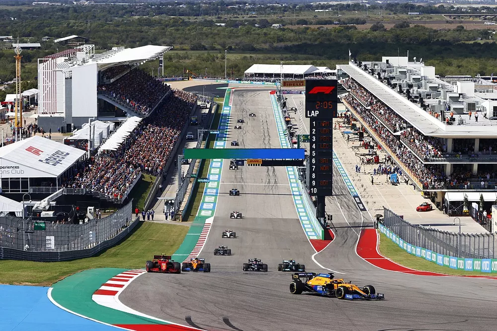Daniel Ricciardo, McLaren MCL35M, Carlos Sainz Jr., Ferrari SF21, Lando Norris, McLaren MCL35M, Yuki Tsunoda, AlphaTauri AT02, and Valtteri Bottas, Mercedes W12