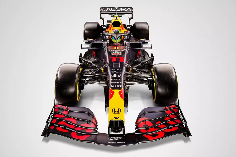 Red Bull Racing RB16B met Acura sponsoring