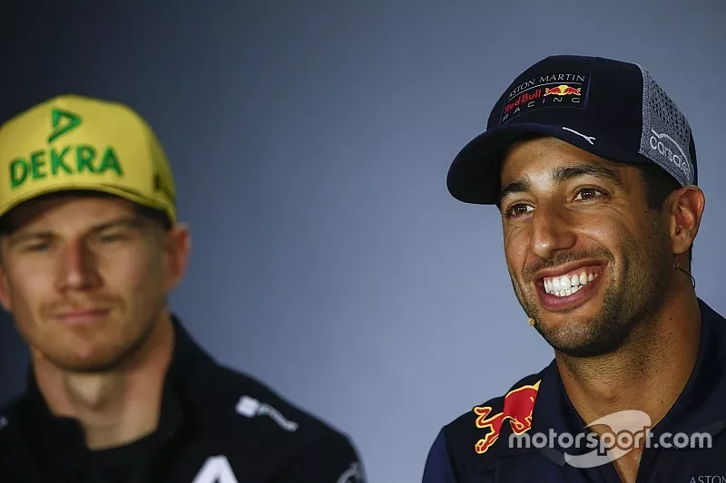 Nico Hulkenberg, Renault Sport F1 Team, y Daniel Ricciardo, Red Bull Racing, en la conferencia de prensa
