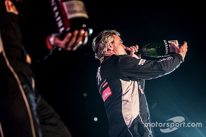 Winner #303 Peugeot Sport Peugeot 3008 DKR: Carlos Sainz