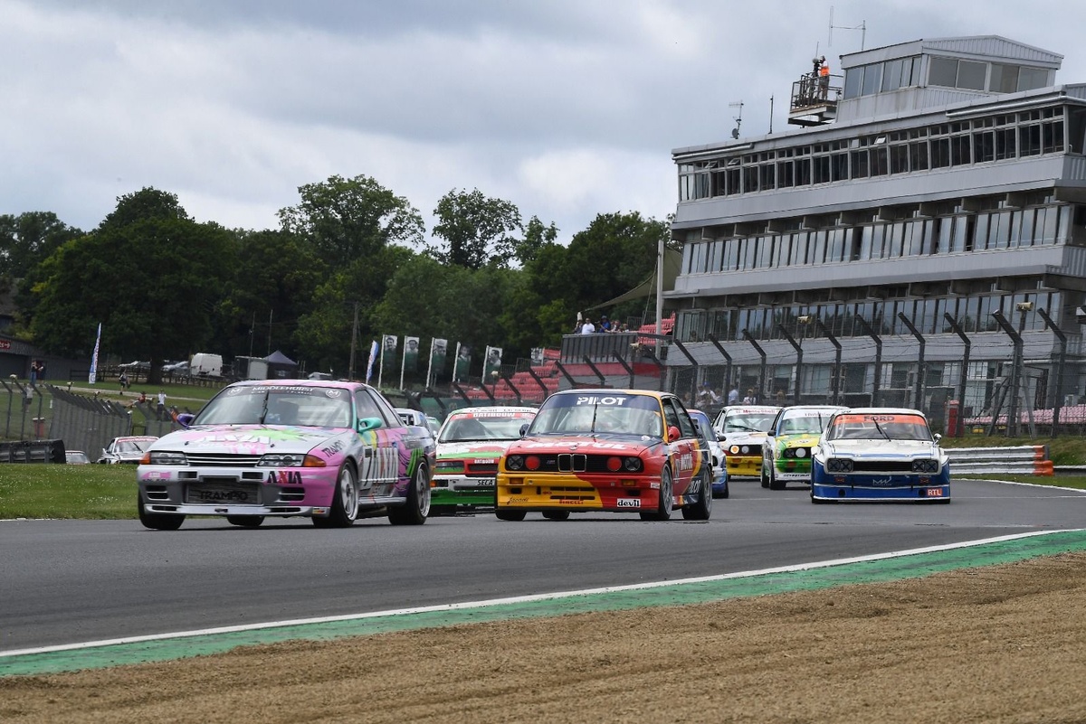 London Historic Trophy showcases retro cars at Brands Hatch