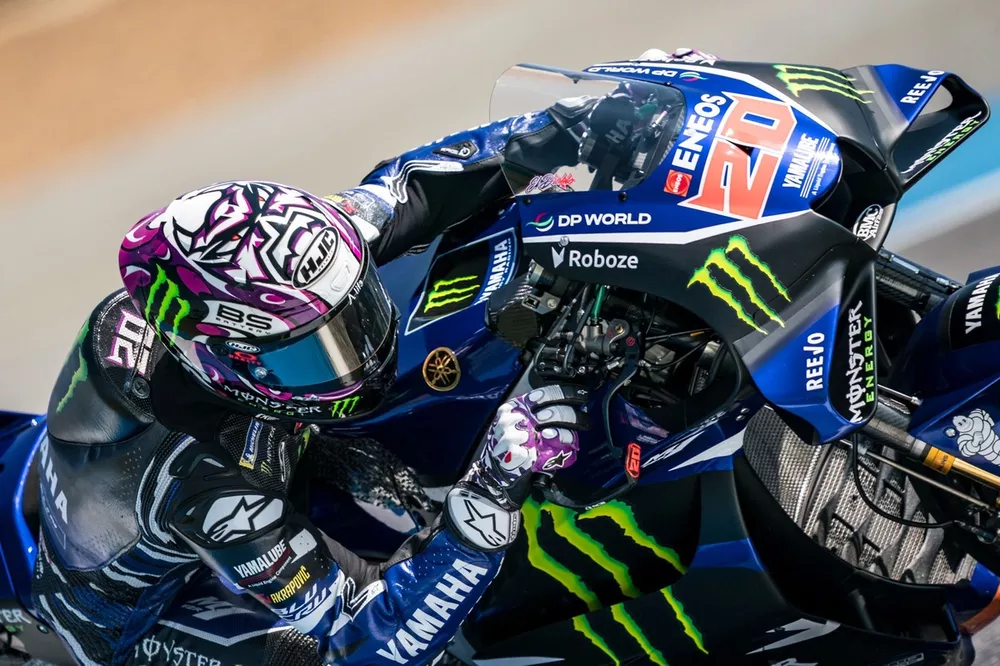 MotoGP ヤマハ クアルタラロ他　直筆サイン入りフラッグ 動画】クアルタラロ、新V4マシンに激しい不満のジェスチャー