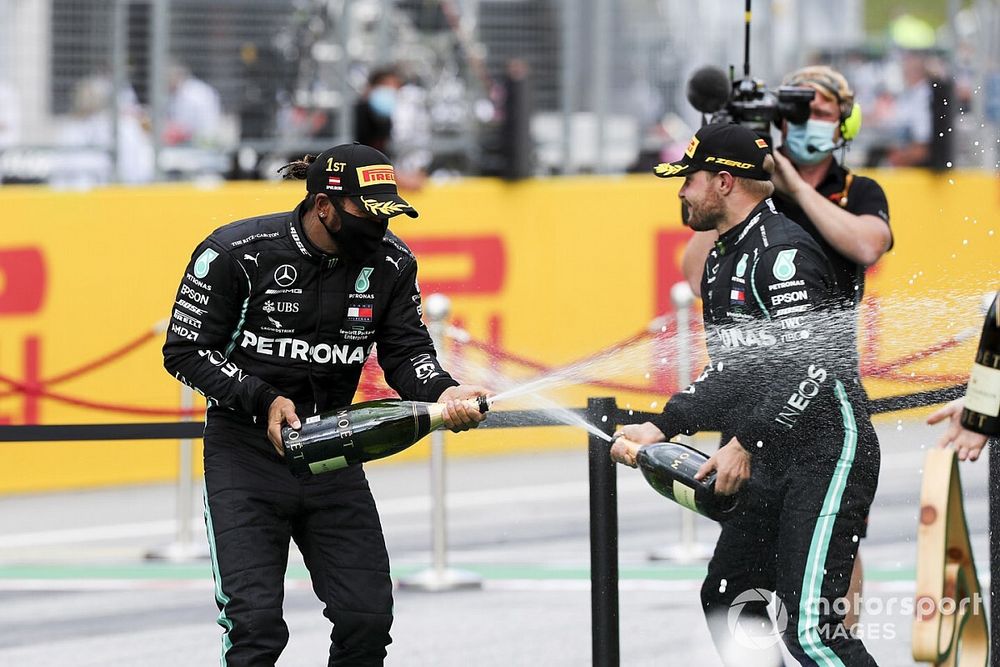 Race winner Lewis Hamilton, Mercedes-AMG Petronas F1 and Valtteri Bottas, Mercedes-AMG Petronas F1 celebrate on the podium with the champagne