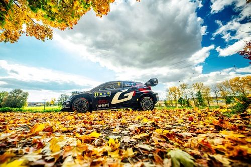 Ogier se mantiene al frente del Rally de Europa Central mientras Rovanpera se acerca