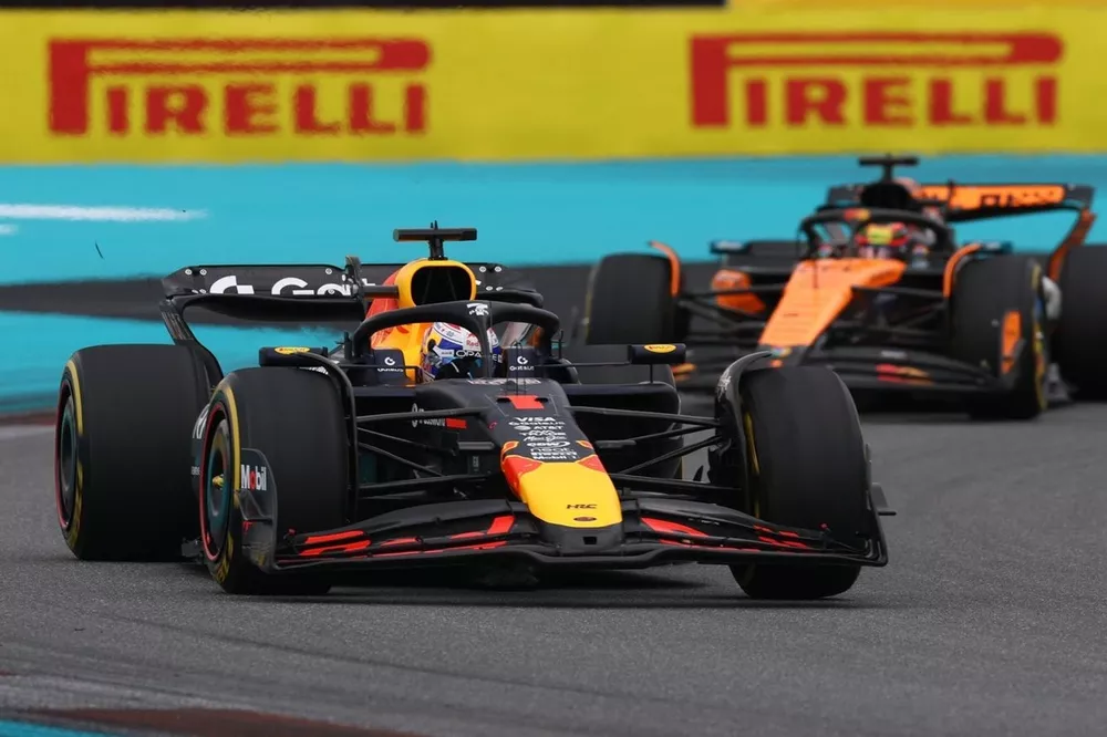 Oscar Piastri, McLaren, Max Verstappen, Red Bull Racing
