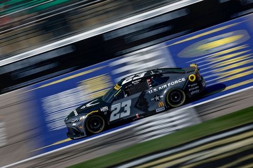 VÍDEO NASCAR: Wallace se revolta e mostra dedo do meio para 'patrão' Hamlin após 'treta' no Kansas