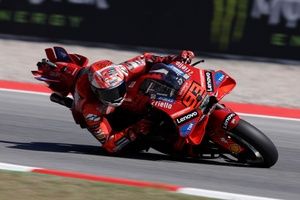 MotoGP: Marc Márquez aproveita queda do irmão Álex e fatura sprint em Barcelona