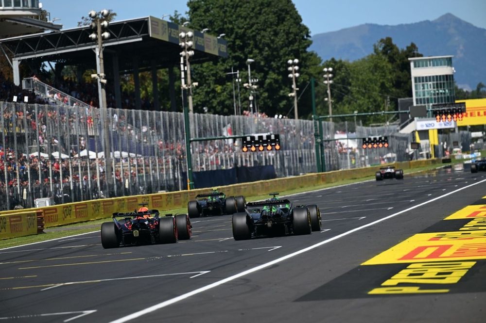 Nico Hulkenberg, Sauber, Max Verstappen, Red Bull Racing