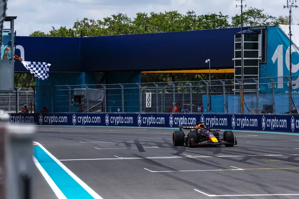 Max Verstappen, Red Bull Racing RB20, 1st position, takes the chequered flag
