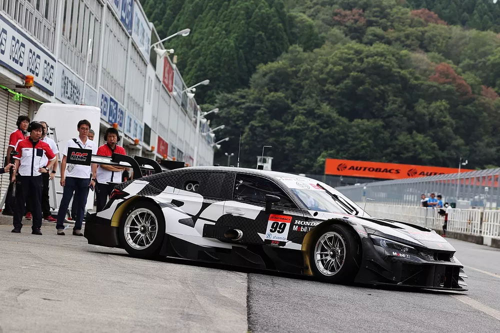 注目のCIVIC TYPE R-GTがシェイクダウン！ 岡山でスーパーGTテスト開始