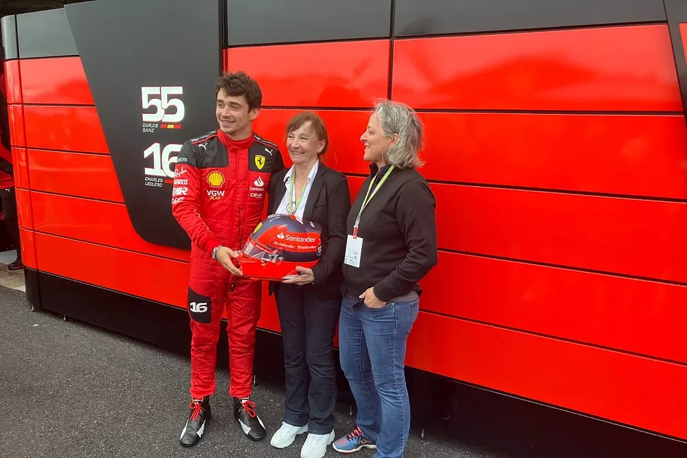 Charles Leclerc avec M&eacute;lanie et Joann Villeneuve