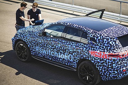 Így nézhetne ki a Mercedes 2019-es F1-es festése a teljes autón