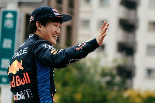 C&oacute;mo se vio a Tsunoda en su primera aparici&oacute;n p&uacute;blica como piloto de Red Bull