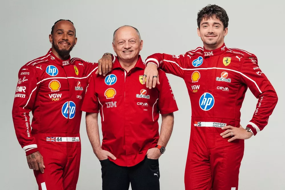 Lewis Hamilton, Charles Leclerc, Ferrari e Frederic Vasseur, Team Principal e General Manager, Scuderia Ferrari