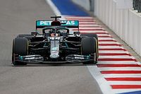 Hamilton ontloopt straf voor overschrijden track limits