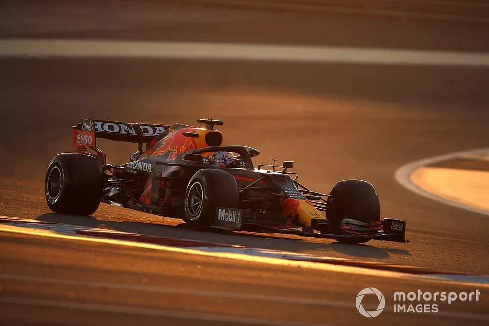 Max Verstappen, Red Bull Racing RB16B 
