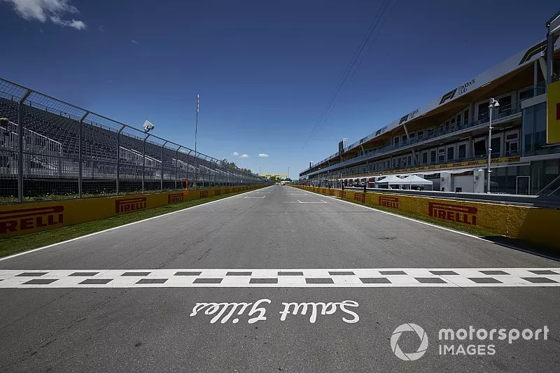 Start/ finish straight