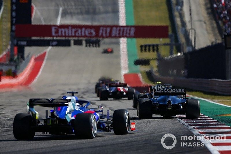 Romain Grosjean, Haas VF-19, leads Daniil Kvyat, Toro Rosso STR14