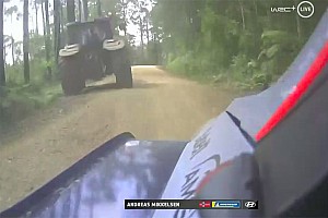 Un error de un tractor dejó fuera a Mikkelsen del Rally de Australia