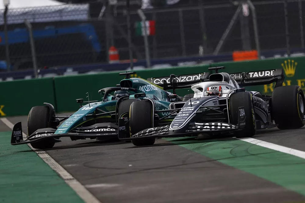Pierre Gasly, AlphaTauri AT03, lotta con Lance Stroll, Aston Martin AMR22
