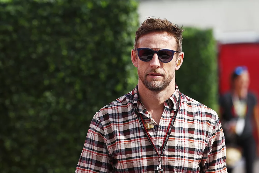 Jenson Button, dans le paddock