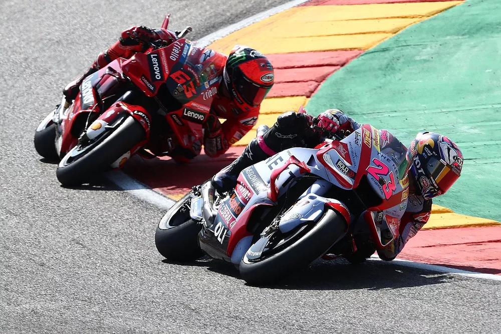 Enea Bastianini, Gresini Racing, et Francesco Bagnaia, Ducati Team