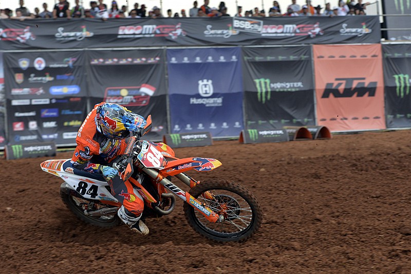 Herlings domina anche Gara 2 e centra una grande doppietta al GP d'Asia. Cairoli 4°