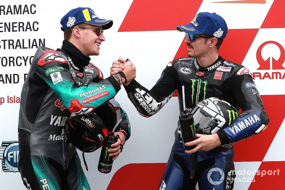 Ganador de la pole Maverick Vi&ntilde;ales, Yamaha Factory Racing, segundo Fabio Quartararo, Petronas Yamaha SRT