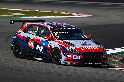Michelisz se lleva la primera pole en Sepang, con Guerrieri 10°