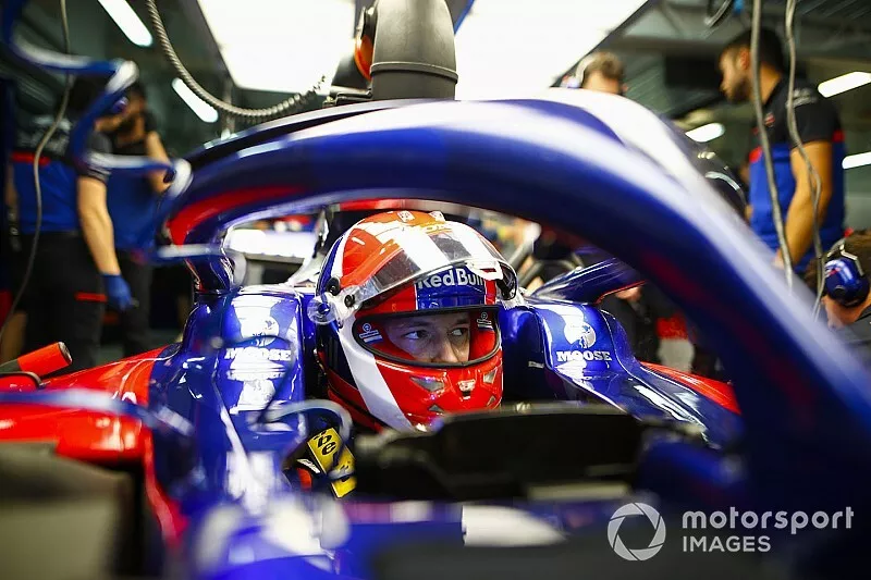 Daniil Kvyat, Toro Rosso, in cockpit