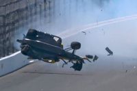 VÍDEO: McLaughlin bate forte e sai voando com seu carro nos treinos das 500 Milhas de Indianápolis
