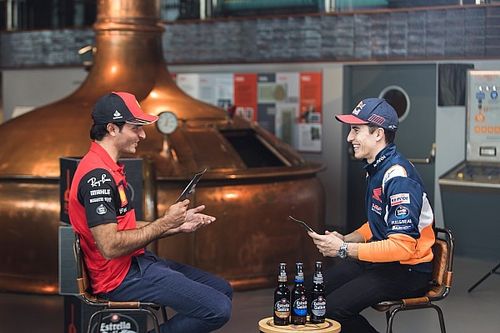 Vídeo: preguntas y respuestas entre Márquez y Sainz en MEGA