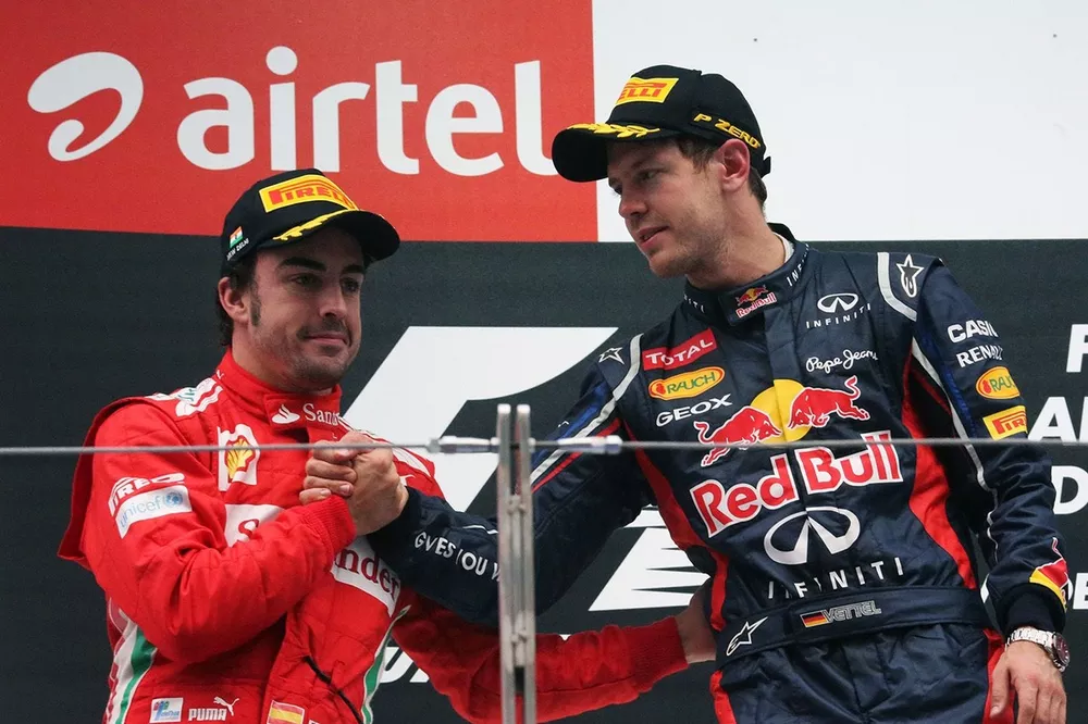 Podium: racewinnaar Sebastian Vettel, Red Bull Racing, tweede plaats Fernando Alonso, Ferrari