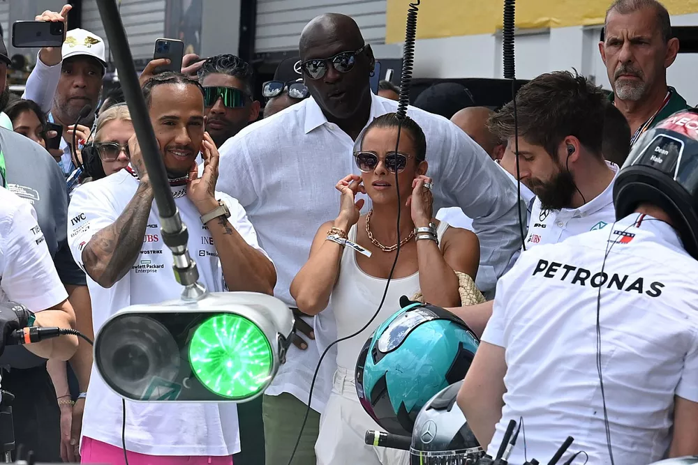 Drivers parade Lewis Hamilton, Mercedes-AMG with Michael Jordan