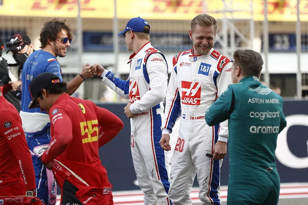 Fernando Alonso, Alpine F1 Team, Mick Schumacher, Haas F1 Team, Kevin Magnussen, Haas F1 Team, Nico Hulkenberg, Aston Martin