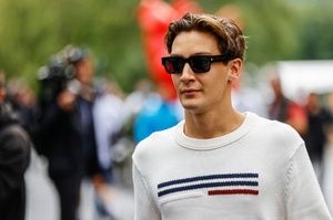 ラッセル、2026年にヌードカレンダー発売！？　「来年の契約が無かったら収入のためにね！」