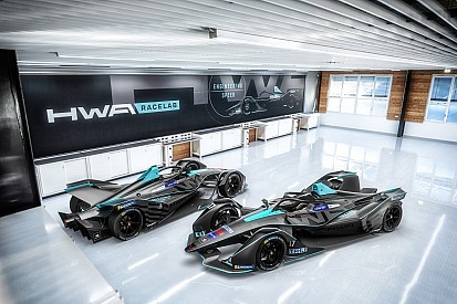 New team HWA announces Paffett as first driver