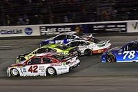 Kyle Larson gana en Richmond con final ca&oacute;tico; Su&aacute;rez termina en quinto