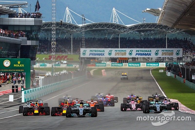 Lewis Hamilton, Mercedes-Benz F1 W08  leads at the start of the race