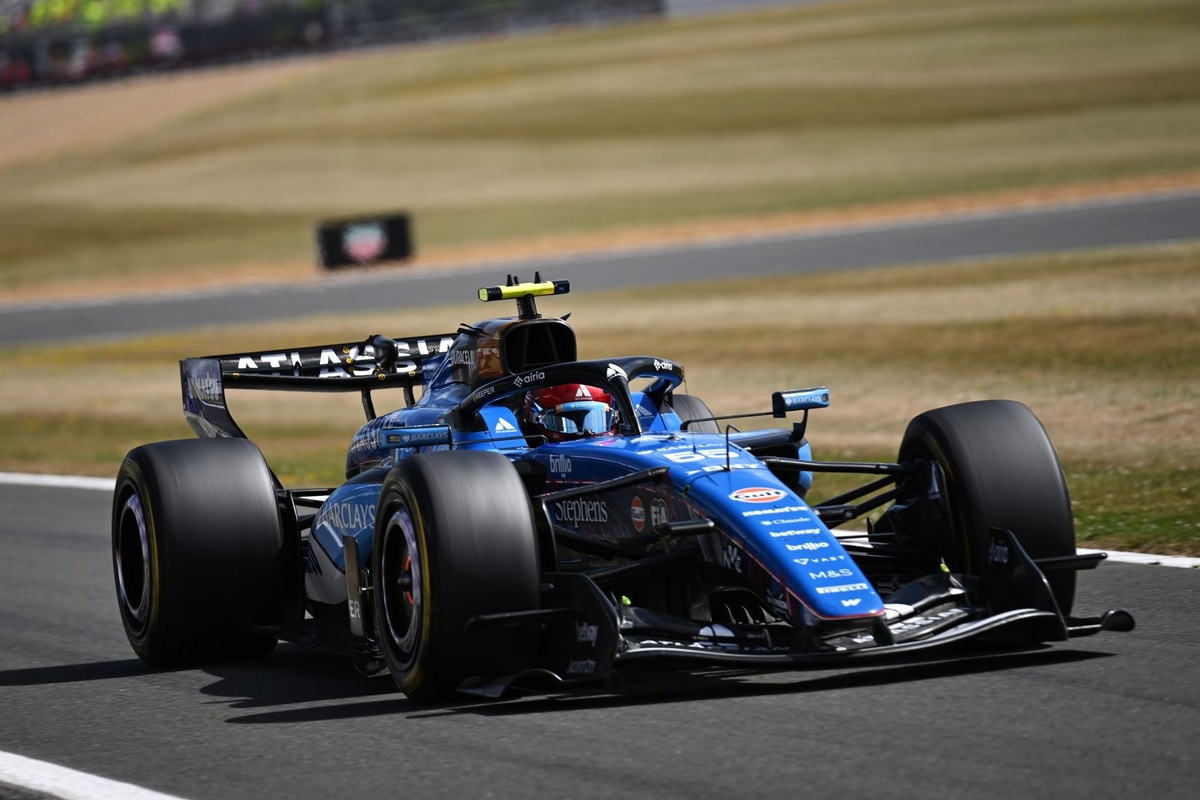 Sanción a Carlos Sainz en Silverstone y Checo Pérez asciende en el clasificador