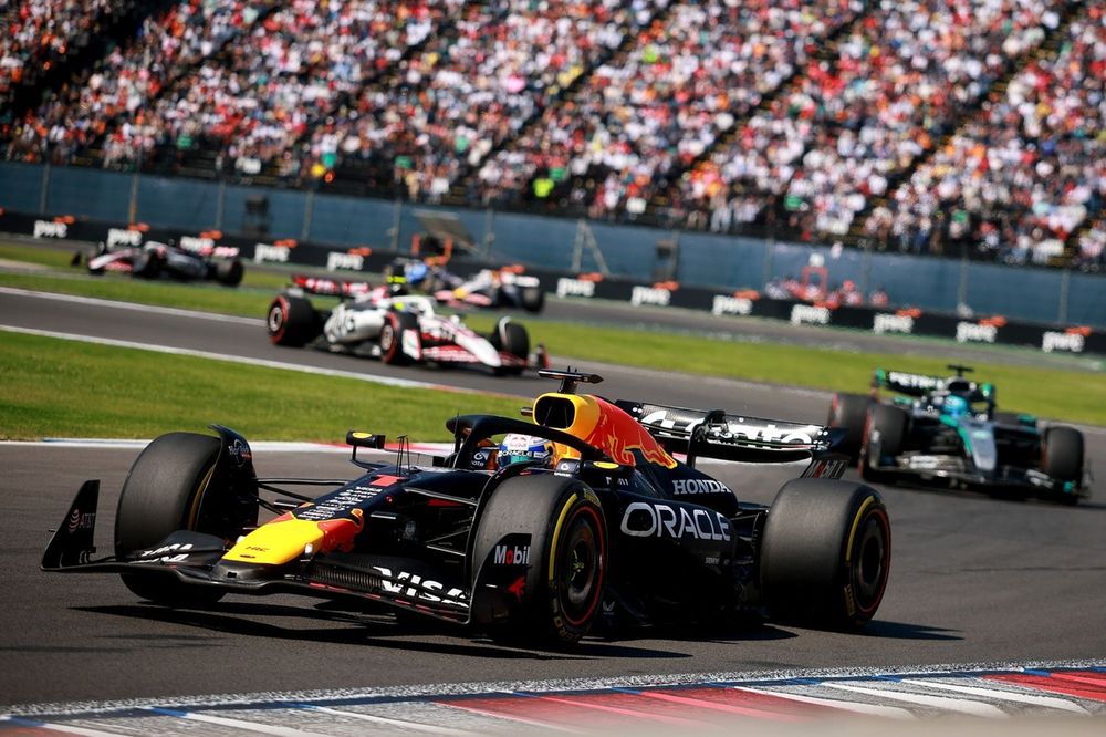 Max Verstappen, Red Bull Racing, George Russell, Mercedes