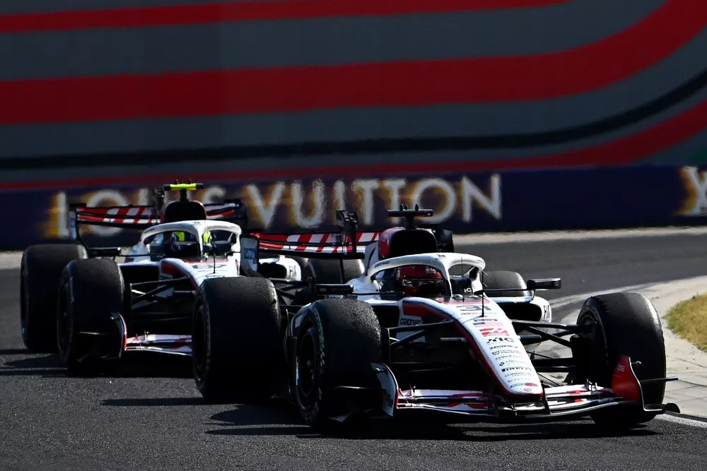 Oliver Bearman, Haas F1 Team, Esteban Ocon, Haas F1 Team