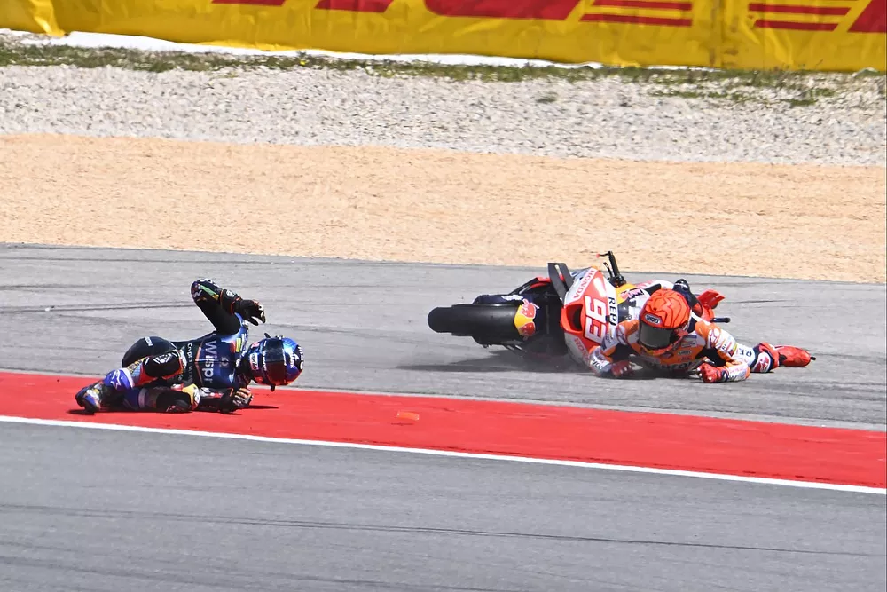 Marc Marquez, Repsol Honda Team, Miguel Oliveira, RNF MotoGP Racing crash