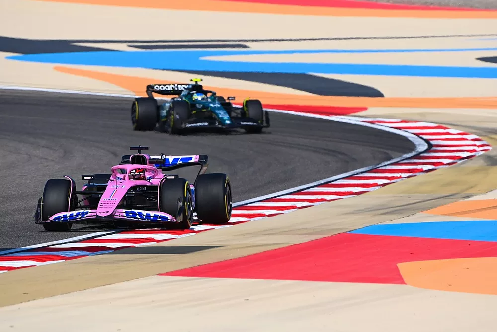 Esteban Ocon, Alpine A523, Fernando Alonso, Aston Martin AMR23
